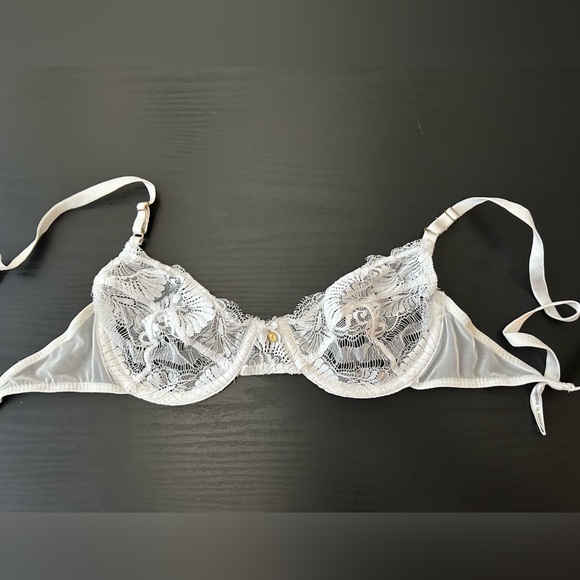 Gooseberry Intimates White Lace Bra with underwire- Small - Picture 1 of 4